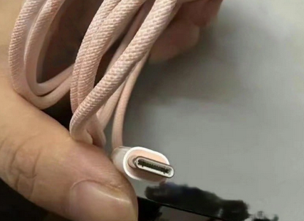 锦山镇苹果15维修店分享iPhone15USB-C数据线长啥样